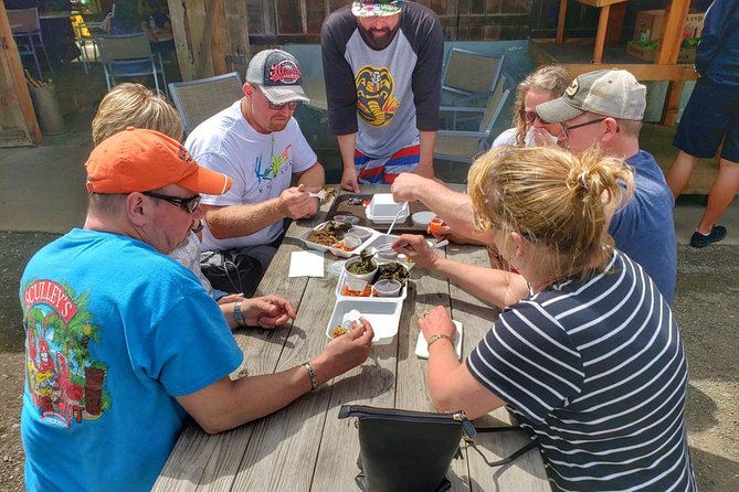 6 Hour Local Food Plate Jeep Tour - Aloha General Store for a quick local-style stop