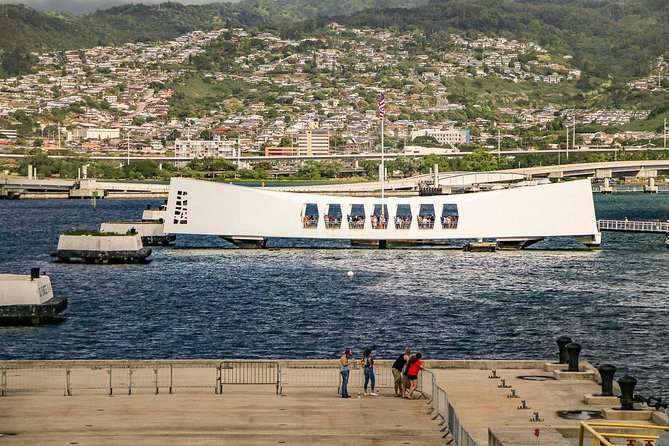 Best of Oahu: Pearl Harbor & Oahu Circle Island Tour from Waikiki - Dole Plantation is more tasting stop than farm tour