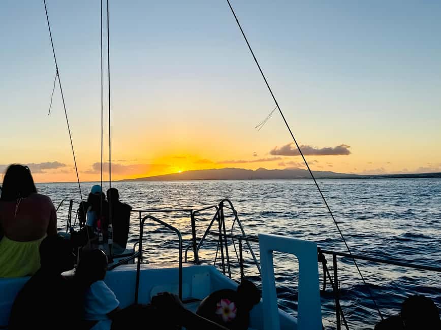 BYOB Weekend Sightseeing Sail towards Diamond Head - Finding the boat beside Prince Waikiki