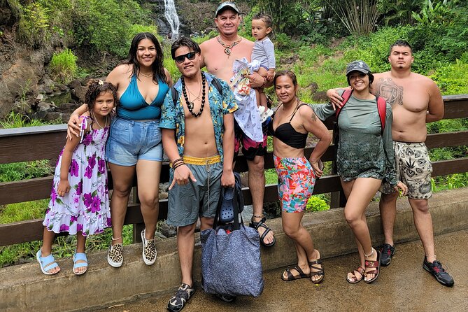 Byodo Temple and Waimea Botanical Garden Tour - A few shopping and snack stops