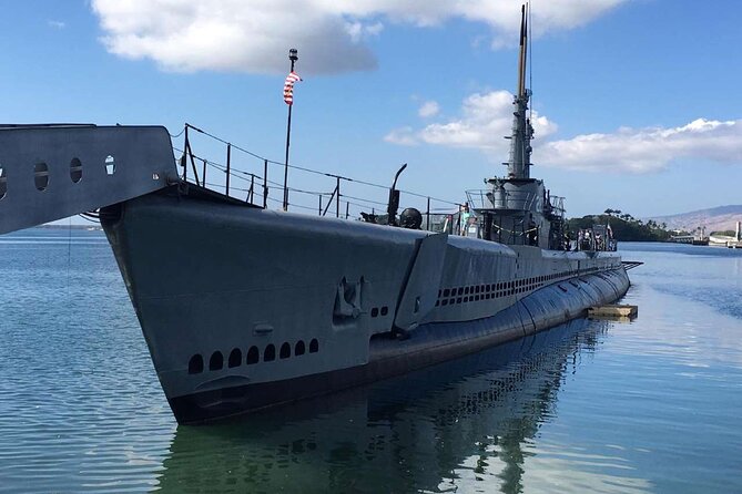 Deluxe Arizona Memorial Bowfin Submarine and Honolulu City Tour - Guides can shape the day