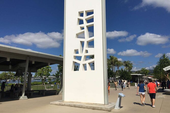 Deluxe Pearl Harbor USS Arizona Memorial and Honolulu City Tour - The Honolulu drive adds royal history