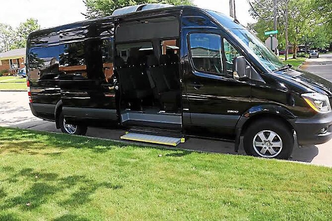 Departure Shuttle: Waikiki Hotel to Airport - A simple ride from Waikiki to the airport