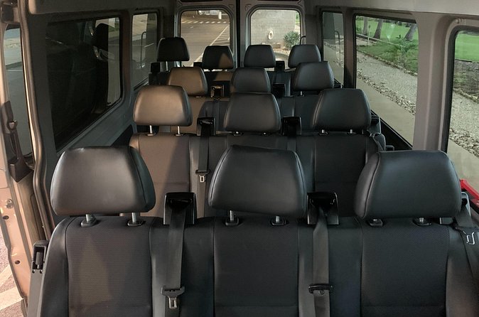 Departure Shuttle: Waikiki Hotel to Airport - What the pickup feels like at a Waikiki hotel