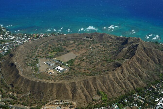 Diamond Head and Manoa Falls Hike and Adventure Tour - What the guide adds to the day