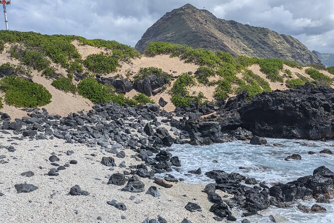 Famed North Shore Tour - Waimea Bay, from big waves to summer cliff jumping