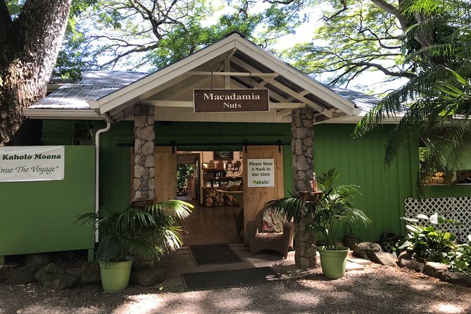 Full-Day Circle Island Guided Tour of Oahu - Macadamia nuts and coffee make useful souvenir stops