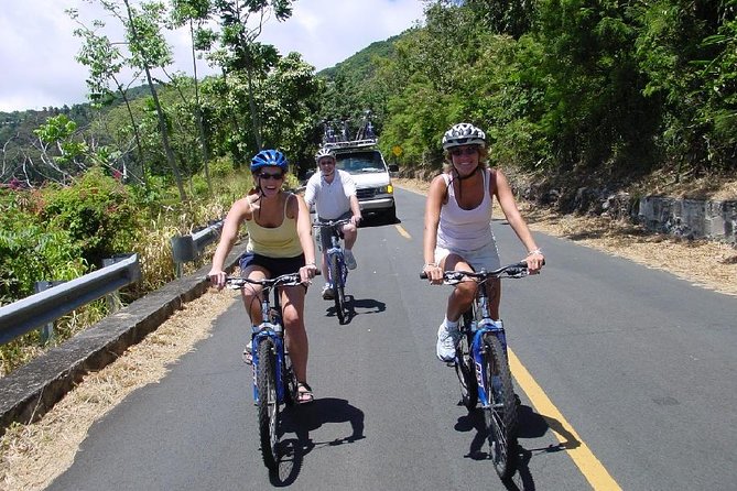 Full Day Oahu Bike, Hike, Sail and Snorkel Combo - Snorkeling above the Pacific reef