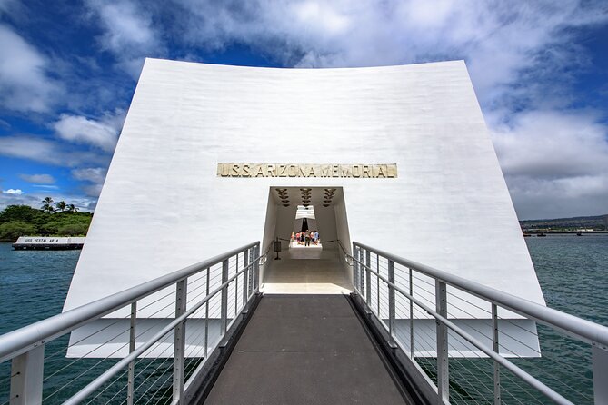 Grand Pearl Harbor and City Tour - USS Bowfin: a submarine with an extra fee