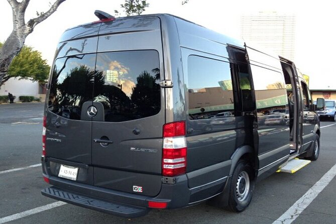 HNL Airport & Waikiki Private Transfer by Brand New Mercedes Van - Communication is the service’s strongest point