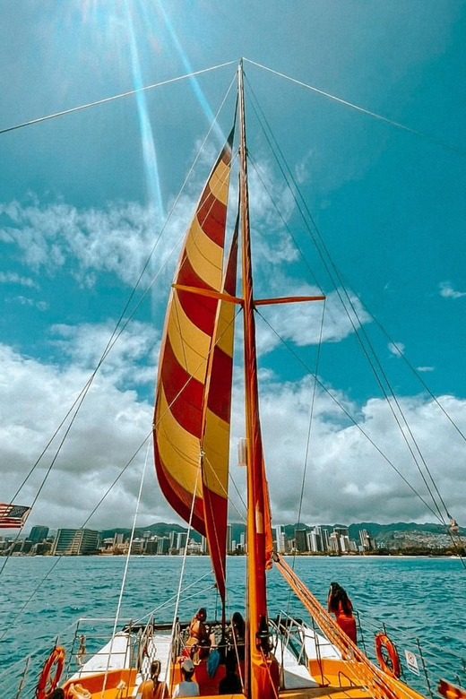 Honolulu: 90 Minute Catamaran Sunset Sail - Sunset views of Waikiki and the Honolulu skyline