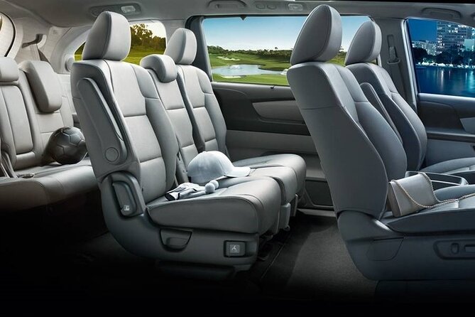 Honolulu Airport & Waikiki Hotels Private Transfer by Minivan (up to 5 people) - Optional lei greeting and small extras