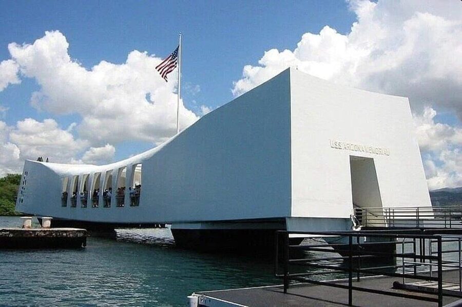Honolulu: Pearl Harbor USS Arizona Memorial Tour - The boat ride across Pearl Harbor