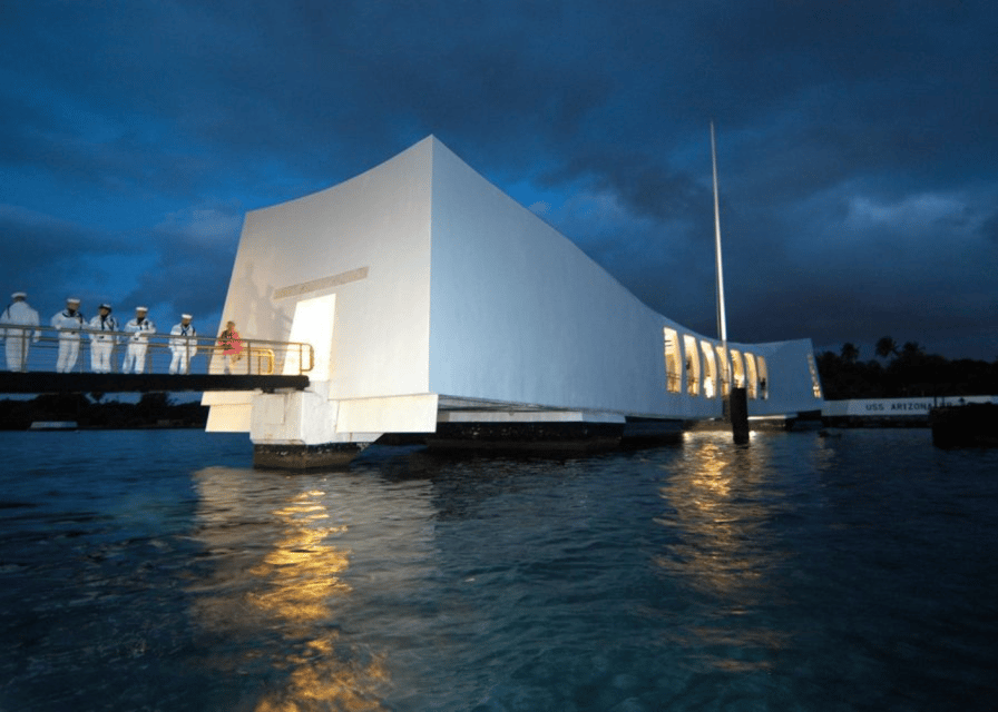 Honolulu: Pearl Harbor USS Arizona Memorial Tour - Starting in Waikiki with a guide-led drive