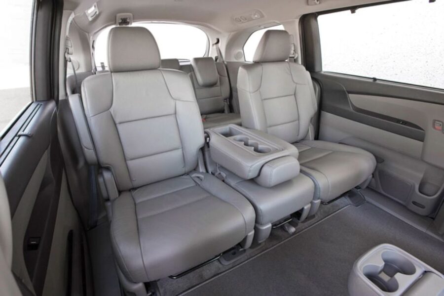 Honolulu: Private Airport Transfer with Arrival Lei Greeting - The orchid lei greeting gives the arrival some meaning