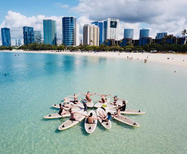 Honolulu: SUP (Standup Paddleboard) Yoga Class - What makes SUP yoga different from a studio class