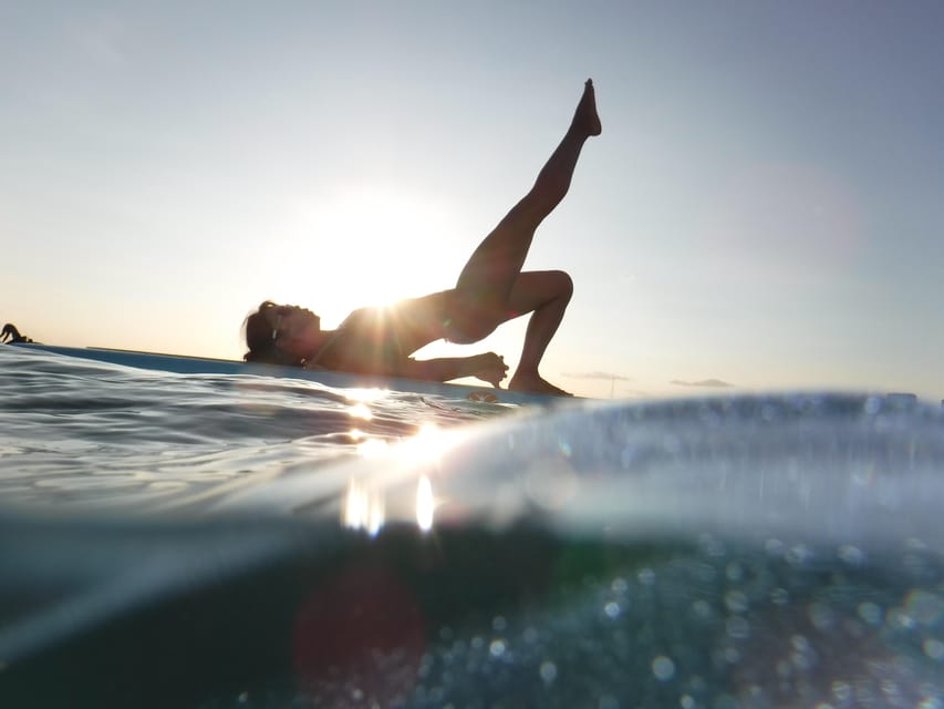 Honolulu: SUP (Standup Paddleboard) Yoga Class - What the $53 price includes