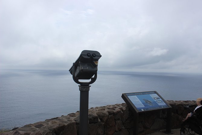 Makapu’u Lighthouse Trail and Shuttle Service - Halona Blowhole: a short stop with big surf