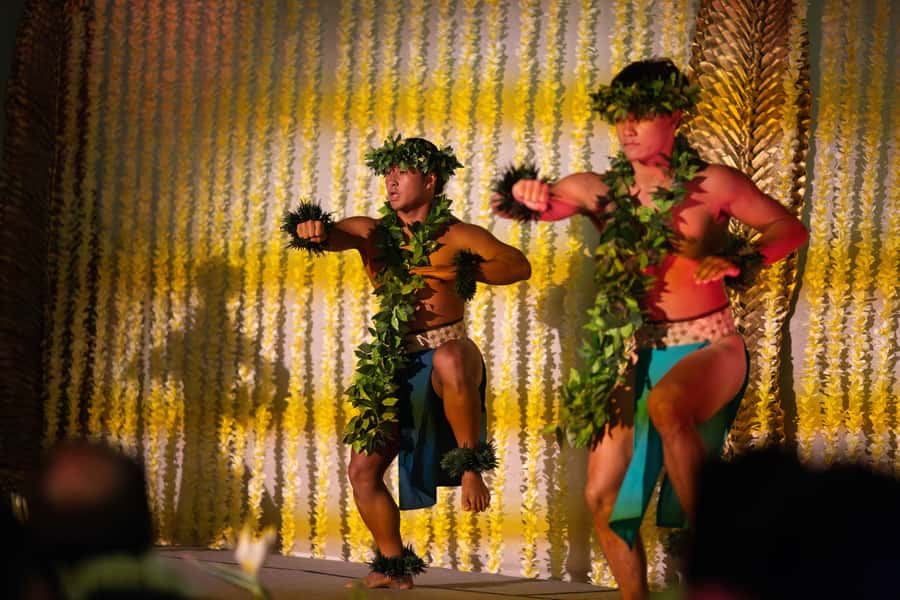 Oʻahu: Nā Lei Aloha Lūʻau & Dinner or Cocktail Show Option - A community-minded alternative to a standard resort lūʻau