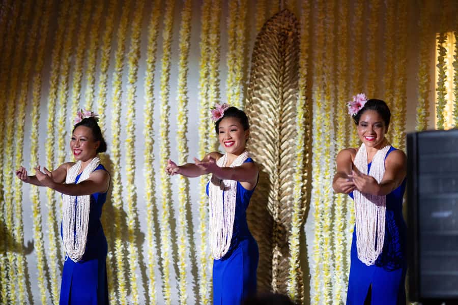 Oʻahu: Nā Lei Aloha Lūʻau & Dinner or Cocktail Show Option - Arriving at the Hyatt Regency Waikīkī rooftop