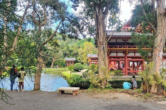Oahu Circle Island Tour with Byodo-In Temple Admission - Kahuku garlic shrimp and the North Shore