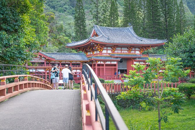 Oahu Deluxe Grand Circle Island Tour - Nuʻuanu Pali, a short stop with a big view