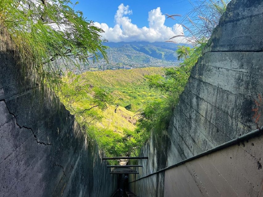 Oahu: Diamond Head Crater Trailhead Transfer & Entry Fee - Weather, Traffic, and Schedule Changes
