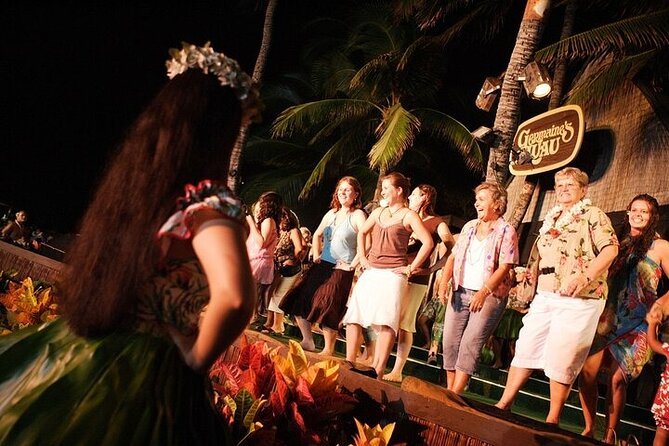 Oahu: Germaine's Luau - A west-side setting with sunset built in