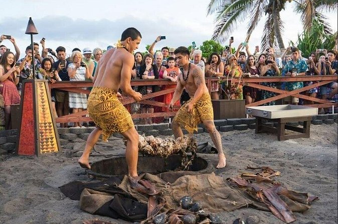 Oahu: Germaine's Luau - The Hawaiian-American dinner and what to expect on the plate
