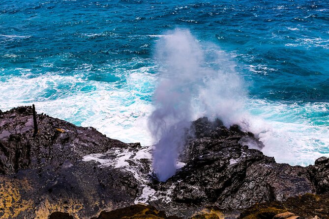 Oahu Grand Circle Island and Haleiwa Tour: 9-Hr Deluxe Experience - Nuʻuanu Pali and the story behind the view