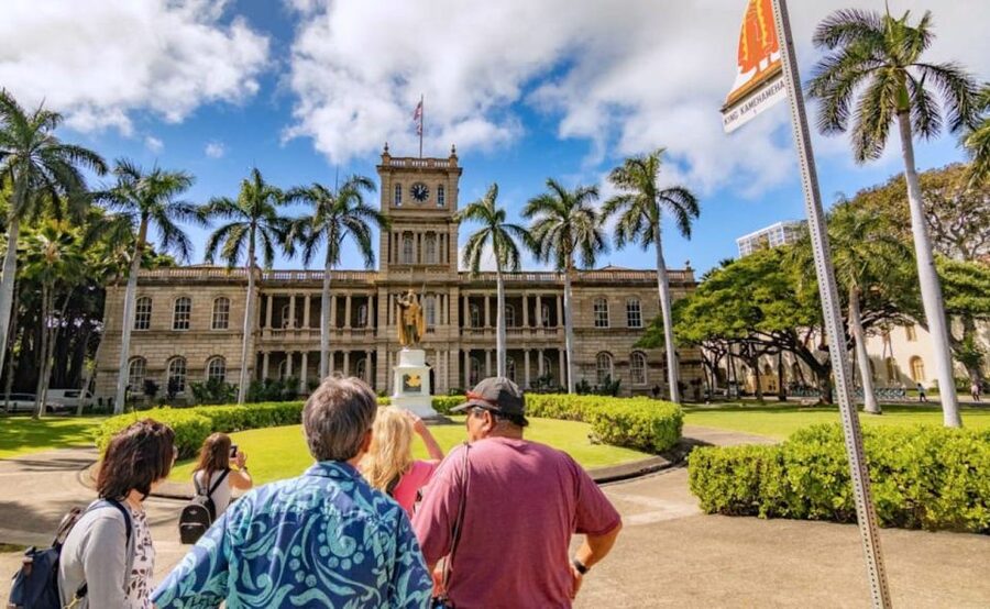 Oahu: Pearl Harbor Battleship Tour - Punchbowl and the view over Honolulu