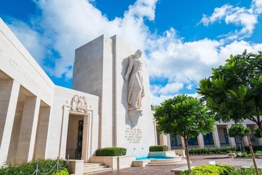 Oahu: Pearl Harbor Battleship Tour - Starting at the Visitor Center and its museums