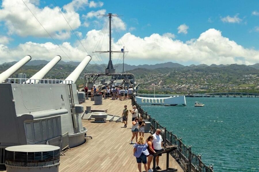 Oahu: Pearl Harbor Battleships Group Tour - Pearl Harbor Visitor Center Before The Memorial