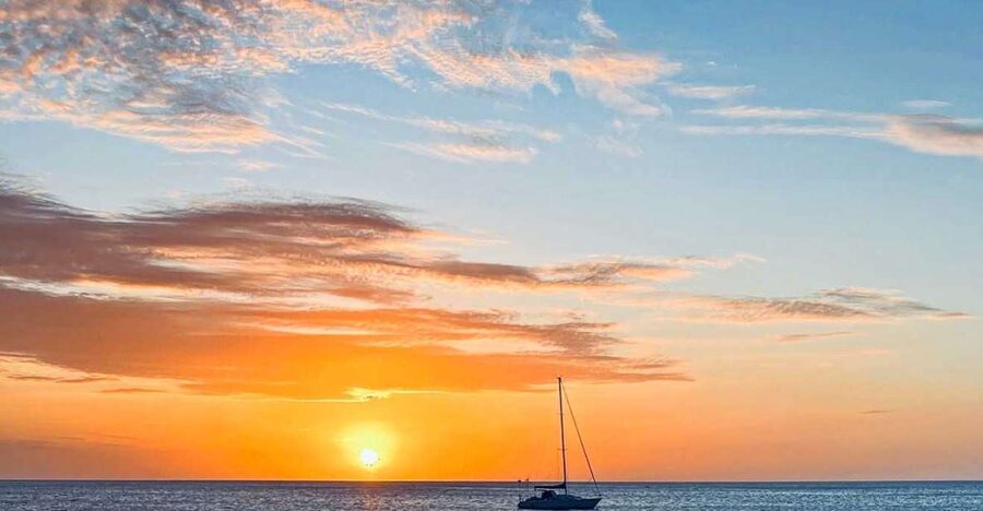 Oahu: Sunset sailing in small intimate groups - Setting sail from Honolulu’s Ala Wai Boat Harbor