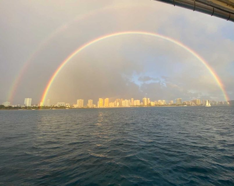 Oahu: Sunset sailing in small intimate groups - What makes Captain Tony part of the appeal