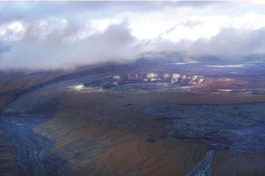 Oahu to Big Island Volcanoes National Park Adventure Tour - Richardson Black Sand Beach and Hilo Bay