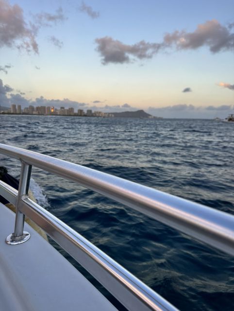 Oahu: Waikiki Fireworks Boat Cruise from Oahu - The first 30 minutes around Ala Moana
