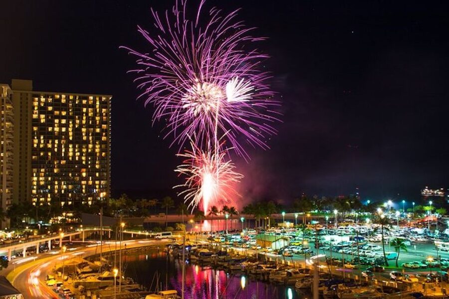 Oahu: Waikiki Friday Night Fireworks Catamaran (Wahine Koa) - Key points to know before you book
