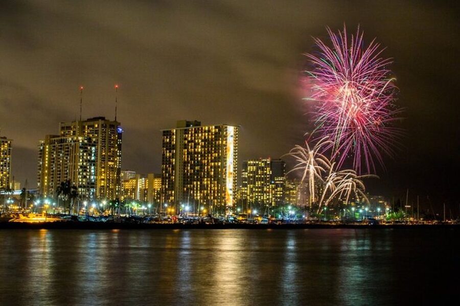 Oahu: Waikiki Friday Night Fireworks Catamaran (Wahine Koa) - Friday night fireworks from the water