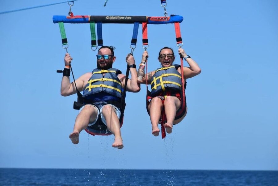 Oahu: Waikiki Parasailing - Flying above Waikiki instead of simply looking at it