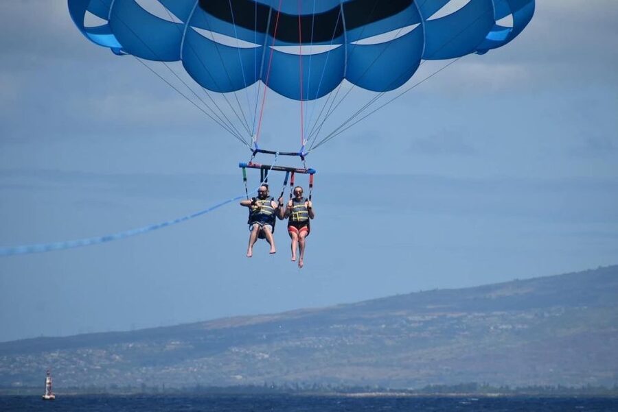 Oahu: Waikiki Parasailing - What happens at 1025 Ala Moana Boulevard