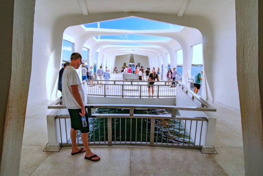 Pearl Harbor and Oahu Circle Island Tour FROM KONA - Who will enjoy this full-day island loop