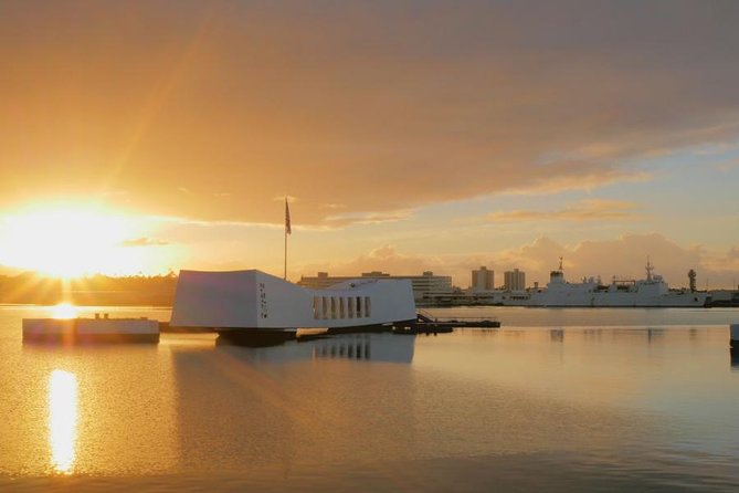 Pearl Harbor Arizona Memorial - Honolulu Tour - Submarine Access - Punchbowl National Memorial Cemetery in 15 minutes