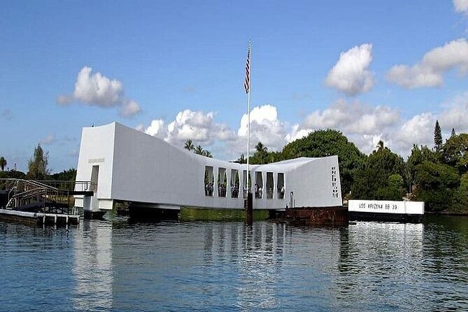 Pearl Harbor & Mini Circle Island Tour from Waikiki - Pearl Harbor sets the tone for the day
