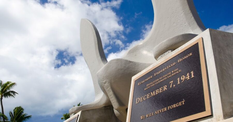 Pearl Harbor USS Arizona All Access Private Tour - The downtown Honolulu stops are a useful extra