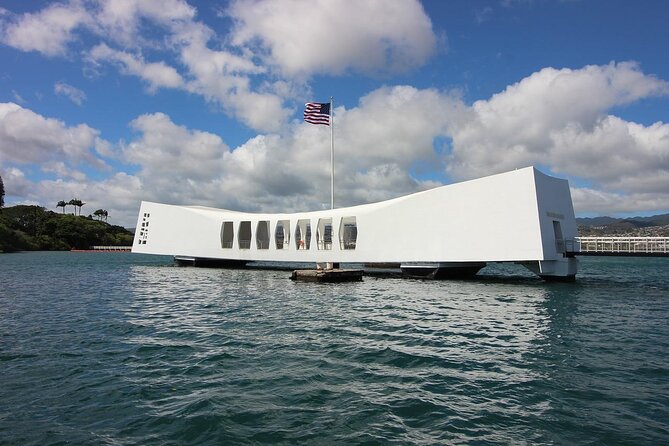 Pearl Harbor USS Arizona & Bowfin Submarine - Starting at the Pearl Harbor visitor center