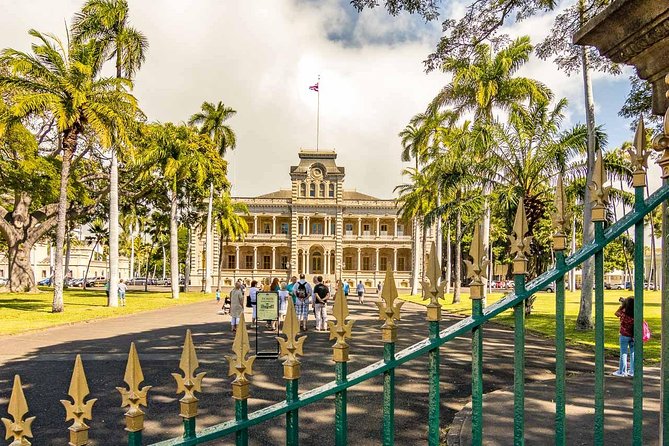 Pearl Harbor: USS Arizona Memorial & USS Missouri Battleship Tour from Waikiki - Guides, group size, and the level of help