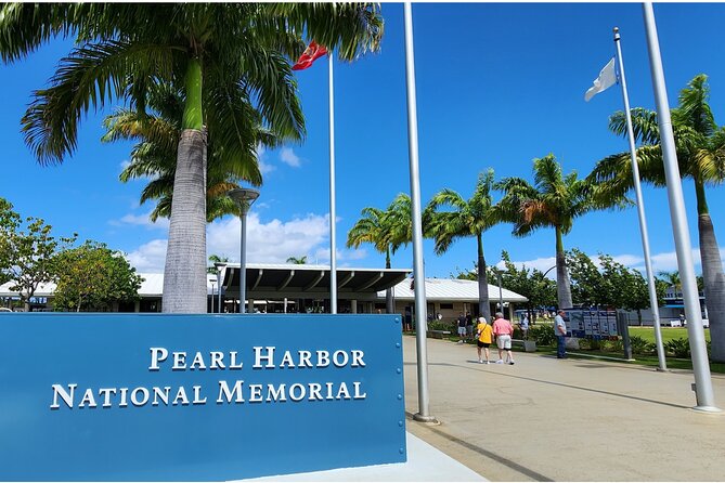 Premier Pearl Harbor and Hawaii Kingdom History Tour - Pearl Harbor Visitor Center fills in the story