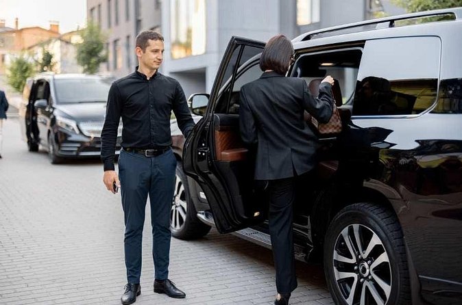 Private Arrival Transfer: Honolulu International Airport to Oahu Hotels or Cruise Terminal - How the $75 rate compares in value