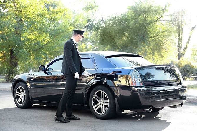 Private One-way Airport Transfer Honolulu Airport To Honolulu - A short ride that matters after a long flight